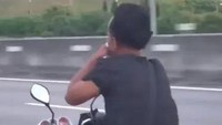 Viral Pemotor Diduga Ngelem sambil Berkendara di Tol, Kini Diburu Polisi