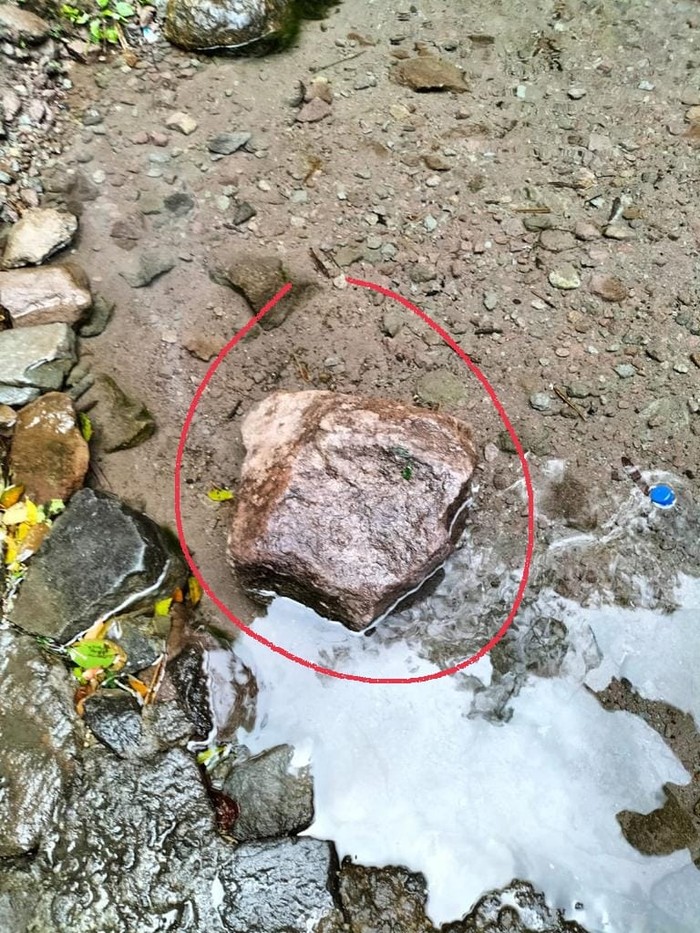 Penampakan Batu di Air Terjun Tirtosari Magetan