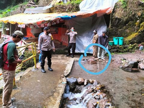 Penampakan Batu di Air Terjun Tirtosari Magetan