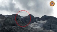 Bencana itu melanda satu hari setelah rekor suhu tertinggi 10 derajat Celcius (50 derajat Fahrenheit) tercatat di puncak gletser. Corpo Nazionale Soccorso Alpino e Speleologico/Handout via Reuters.