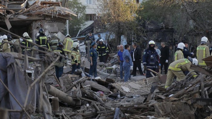 BELGOROD, RUSSIA - JULY 03: A photo shows the damage at the scene after shelling in the city of Belgorod, Russia on July 03, 2022. According to the statements of Russian Ministry of Defense spokesperson Igor Konashenkov, the Ukrainian administration carried out an attack on the city of Belgorod. Belgorod Region Governor Vyacheslav Gladkov stated that, 40 houses were damaged in the shelling in the city, 4 people lost their lives and 4 people were injured. (Photo by Stringer/Anadolu Agency via Getty Images)
