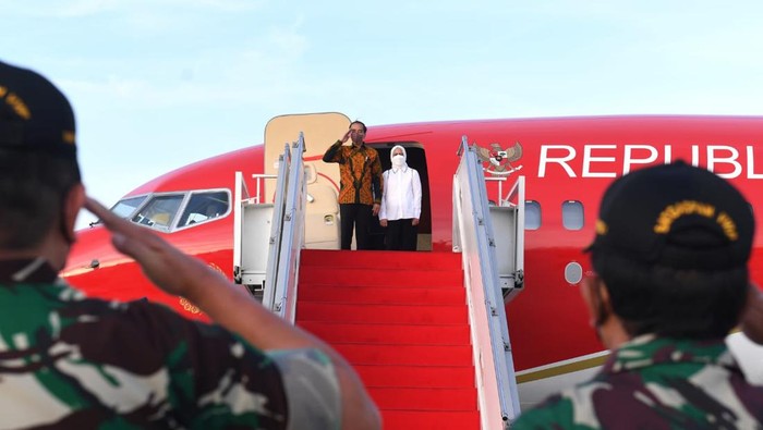 Presiden Jokowi dan Iriana Jokowi bertolak ke Semarang, Jawa Tengah, Senin (4/7/2022)