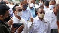 Mereka mendatangi KSOP Marunda itu guna meminta soal kejelasan dan kepastian akan operasional bongkar muat di Pelabuhan Marunda tersebut.