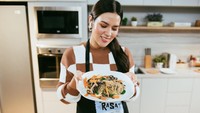 Ternyata masakan Korea yang dibuat oleh Raisa. Yaitu satu porsi japchae, olahan mie Korea yang mirip bihun goreng. Foto: Instagram @raisa6690