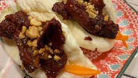 Lalu ada Gua Bao Rao He (Rp 55.000), yang masuk ke dalam menu signature di sini. Satu porsi Gua Bao Rao He isinya dua buah. Sajian ini mungkin bisa dibilang sebagai ‘bakpao’ nya Taiwan. Foto: detikFood