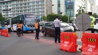 Dinas Perhubungan DKI Jakarta mulai merekayasa lalu lintas di Bundaran HI untuk mengurai kepadatan.