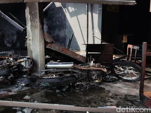 Sejumlah Ruko-Motor Dibakar Massa, Diduga Dipicu Ricuh di Karaoke Sleman