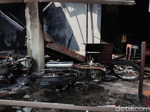 Sejumlah Ruko-Motor Dibakar Massa, Diduga Dipicu Ricuh di Karaoke Sleman