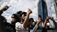 Pemerintah melaporkan data penambahan kasus harian Corona atau COVID-19 di Indonesia. Pada Minggu (3/7/2022), ada 1.614 kasus Corona baru yang tercatat.  DKI Jakarta menyumbang jumlah kasus terbanyak dengan total 931. 