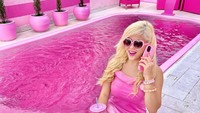 Bruna Barbie adalah wanita asal Curitibia, Brasil yang populer di media sosial. Selebgram ini memiliki total 23 juta followers di akun Instagram, YouTube, dan TikTok miliknya.