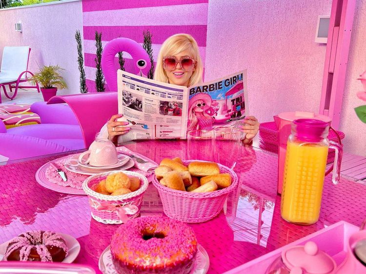 Serba Pink! Dapur dan Ruang Makan Milik Bruna, Barbie di Dunia Nyata