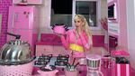 Serba Pink! Dapur dan Ruang Makan Milik Bruna, Barbie di Dunia Nyata