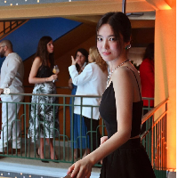 Song Hye Kyo menghadiri acara Ondes Et Merveilles De Chaumet yang digelar di Paris, Prancis. Hye Kyo menghadiri acara tersebut sebagai brand ambassador Chaumet kawasan Asia Pasifik. Foto: Dok. Instagram @kyo1122 @chaumetofficial