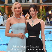 Menghadiri peluncuran perhiasan terbaru Chaumet pada 2 Juli 2022, Song Hye Kyo tampil memakai perhiasan yang harganya lebih dari US$ 100 juta. Mantan istri Song Joong Ki itu juga berpose dengan brand ambassador Chaumet lainnya, Diane Kruger. Foto: Dok. Instagram @kyo1122 @chaumetofficial