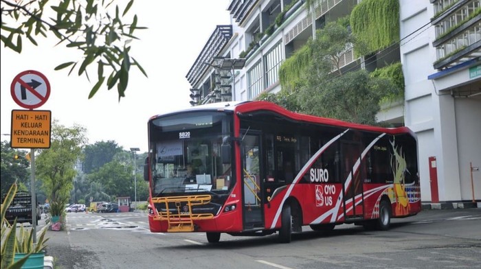 Suroboyo Bus merupakan transportasi umum milik Pemerintah Kota Surabaya. Suroboyo Bus beroperasi mulai 7 April 2018.