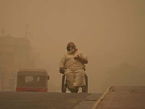 Susah Payah Menembus Badai Pasir di Baghdad