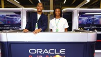 Virgil van Dijk ditemani rekannya di Timnas Belanda, Nathan Ake. (Foto: Getty Images/Mark Thompson)
