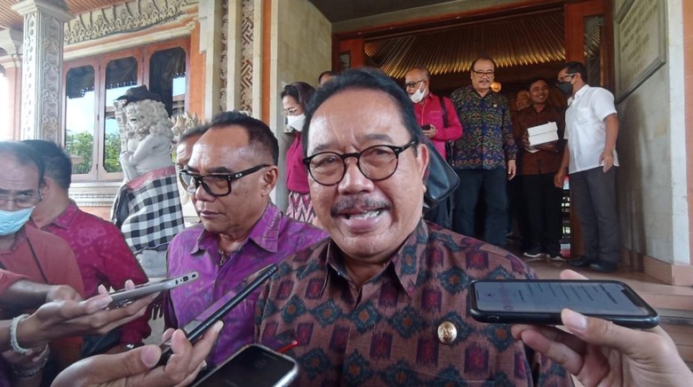 Wagub Bali Cok Ace saat ditemui awak media usai sidang paripurna DPRD Bali, Senin (4/7/2022).