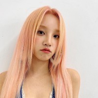 Yuqi pun berterima kasih atas kekhawatiran netizen terhadapnya. Namun ia punya sanggahan sendiri tentang busana yang dikenakannya. Foto: Instagram/@yuqisong.923