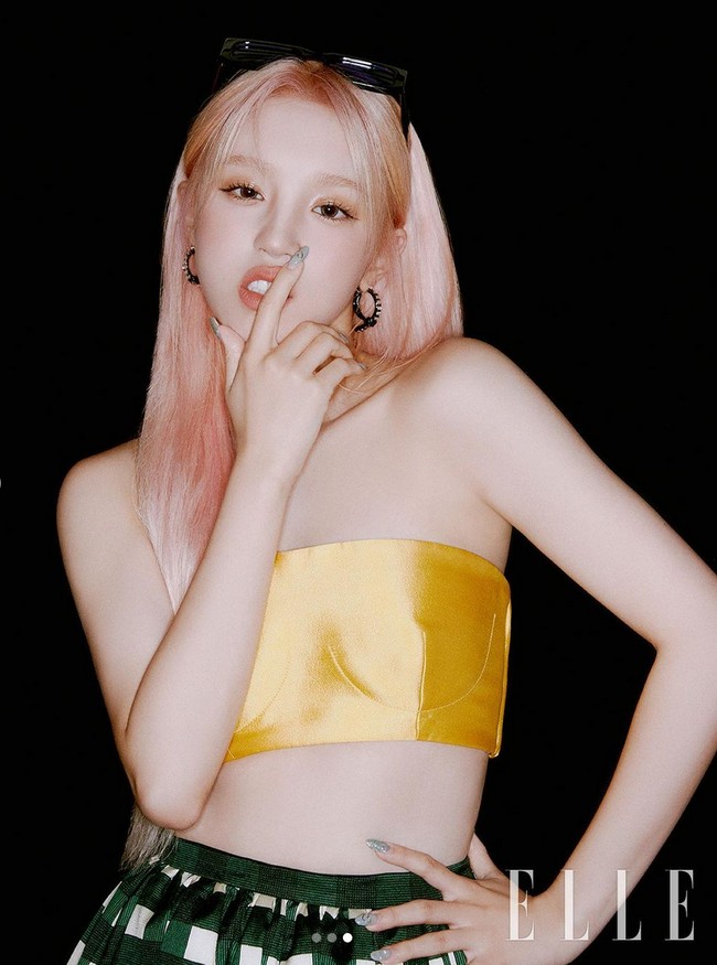 “Aku hanya berpikir aku terlihat bagus (dengan pakaian ini), dan aku merasa puas, jadi itu sudah cukup,” lanjutnya. Foto: Instagram/@yuqisong.923