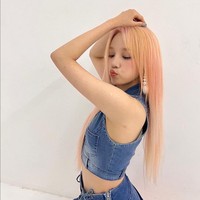 “Sayang, foto 3 dan 5, bukankah itu terlihat terlalu terbuka? Tolong berhati-hatilah saat aku tidak ada di sekitar. Banyak orang (di sini) yang punya pikiran cabul,” komentar netizen di Weibo. Foto: Instagram/@yuqisong.923