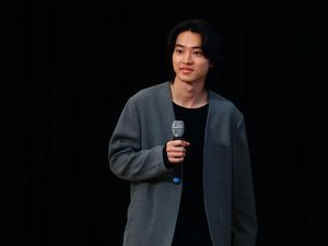 Deretan Bintang Serial Netflix Ini Bikin Bucin! Kamu Suka yang Mana?