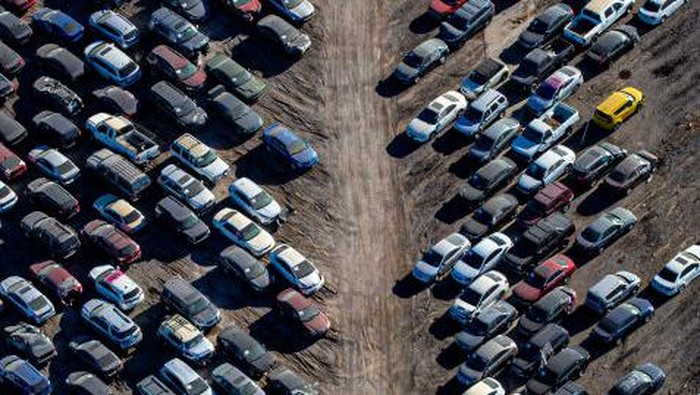 1364995749 HENDERSON, NV - JANUARY 11: Thousands of damaged and discarded vehicles are jammed into a junkyard as viewed from above the Boulder City Parkway on January 11, 2022 in Henderson, Nevada. Henderson is a city in Clark County, Nevada, about 16 miles southeast of downtown Las Vegas and is the second largest city in Nevada. (Photo by George Rose/Getty Images)