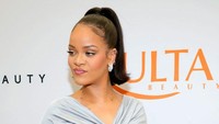 Bloomberg melaporkan pendapatan Rihanna lewat Savage x Fenty saja bisa menembus angka 3 miliar dolar AS. Saat ini, Rihannya memegang 30 persen saham dari perusahaan itu. (Foto: Getty Images for Fenty Beauty by/Kevin Mazur)