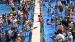 Kegirangan Anak-anak di China saat Mandi Busa