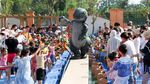 Kegirangan Anak-anak di China saat Mandi Busa