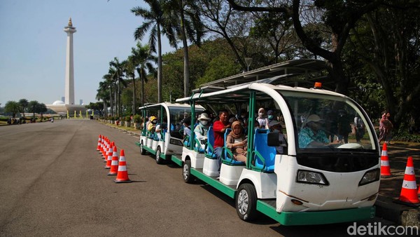 Saat libur panjang, mobil wisata di kawasan Monas ramai dikunjungi. Perlu diketahui saat libur sekolah, kawasan Monas menjadi wisata alternatif. Saat libur panjang, mobil wisata di kawasan Monas ramai dikunjungi. Perlu diketahui saat libur sekolah, kawasan Monas menjadi wisata alternatif.
