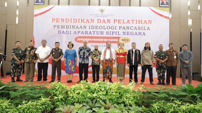 Hal tersebut diungkapkan oleh Staf Khusus Ketua Dewan Pengarah BPIP Antonius Benny Susetyo di acara Pendidikan dan Pelatihan Pembinaan Ideologi Pancasila bagi ASN di Kupang, Nusa Tenggara Timur, Selasa (5/7).