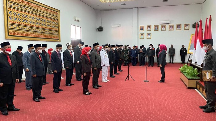 Bupati Tulang Bawang Winarti melantik 36 pejabat struktural di lingkungan Pemerintah Kabupaten Tulang Bawang.