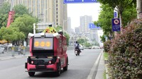 Ini adalah pertama kalinya kendaraan pengiriman tak berawak memasuki sistem distribusi supermarket rantai besar di Hefei dan memberikan layanan cerdas bagi penduduk sekitarnya.