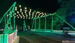 Damar Kurung Ditebar, Gresik Otomatis Romantis