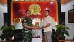 Sepucuk Pistol Separatis Papua Diserahkan ke TNI