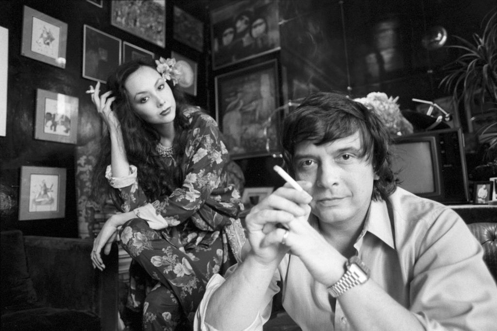 Photographer David Bailey and wife, model Marie Helvin, at home in London, August 18th, 1977. (Photo by Ben Martin/Getty Images)
