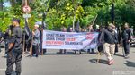 Demo Desak Holywings Ditutup Selamanya