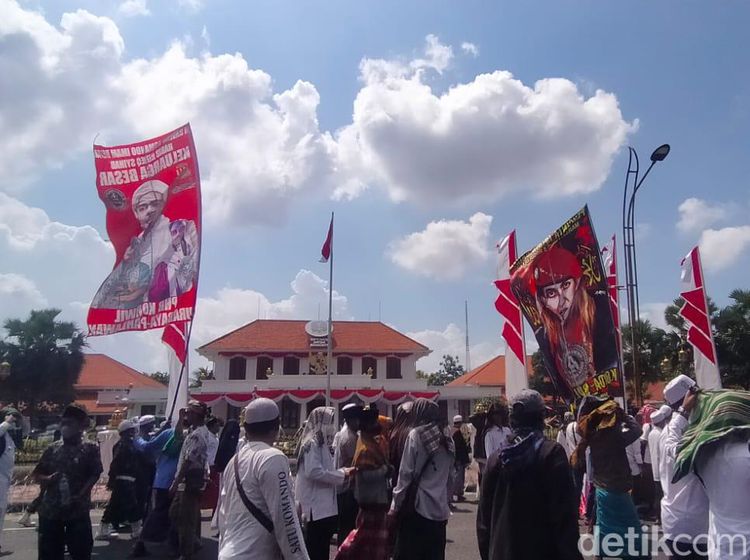 Demo Desak Holywings Ditutup Selamanya