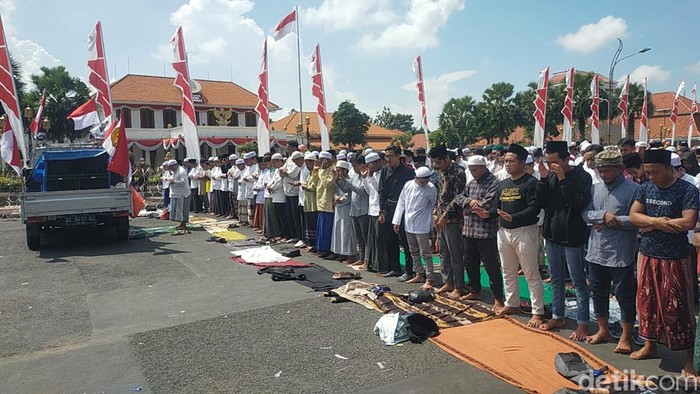 demo holywings