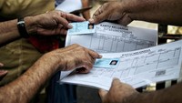 Dokumen kependudukan seperti KTP, KK, SIM, Paspor dan lainnya yang saat ini dimiliki masih sah dan berlaku. Perubahan nama jalan sudah otomatis terekam di sistem online, sehingga dokumen bisa diganti setelah masa berlaku habis.