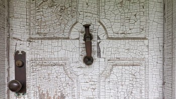 Lead white atau putih lead digunakan sejak abad ke-4 oleh warga Yunani, Roma dan Mesir untuk kosmetik sampai obat-obatan serta lukisan. Foto: via Listverse