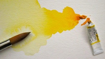 ‎Pada 1600-an, British East India Company membawa pigmen kuning cerah baru dari Asia. Gamboge namanya, diambil dari nama negara Kamboja. Itu dikumpulkan dari getah pohon rebung setidaknya sepuluh tahun dan kemudian berubah menjadi bubuk halus atau batu keras yang bisa dibasahi untuk dicat. Getah ini sendiri beracun, dan warnanya memudar dengan cepat. Foto: via Listverse