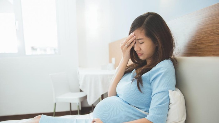 Ilustrasi wanita hamil sakit kepala atau anemia