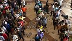 Mau Mudik Idul Adha, Warga Bangladesh Mengular Beli Tiket Kereta