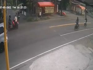 Kecelakaan Horor Tiga Motor di Kulon Progo Terekam CCTV