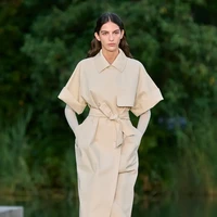 Koleksi busana terbaru Max Mara Resort 2023 yang ditampilkan dalam fashion show di taman Calouste Gulbenkian Foundation, Lisbon Portugal. . Foto: Dok. Max Mara.