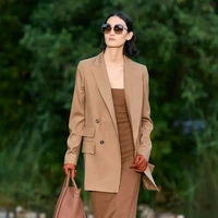 Koleksi busana terbaru Max Mara Resort 2023 yang ditampilkan dalam fashion show di taman Calouste Gulbenkian Foundation, Lisbon Portugal.  Foto: Dok. Max Mara.