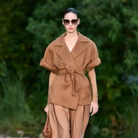 Koleksi busana terbaru Max Mara Resort 2023 yang ditampilkan dalam fashion show di taman Calouste Gulbenkian Foundation, Lisbon Portugal.  Foto: Dok. Max Mara.