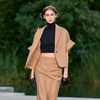 Koleksi busana terbaru Max Mara Resort 2023 yang ditampilkan dalam fashion show di taman Calouste Gulbenkian Foundation, Lisbon Portugal. Foto: Dok. Max Mara.